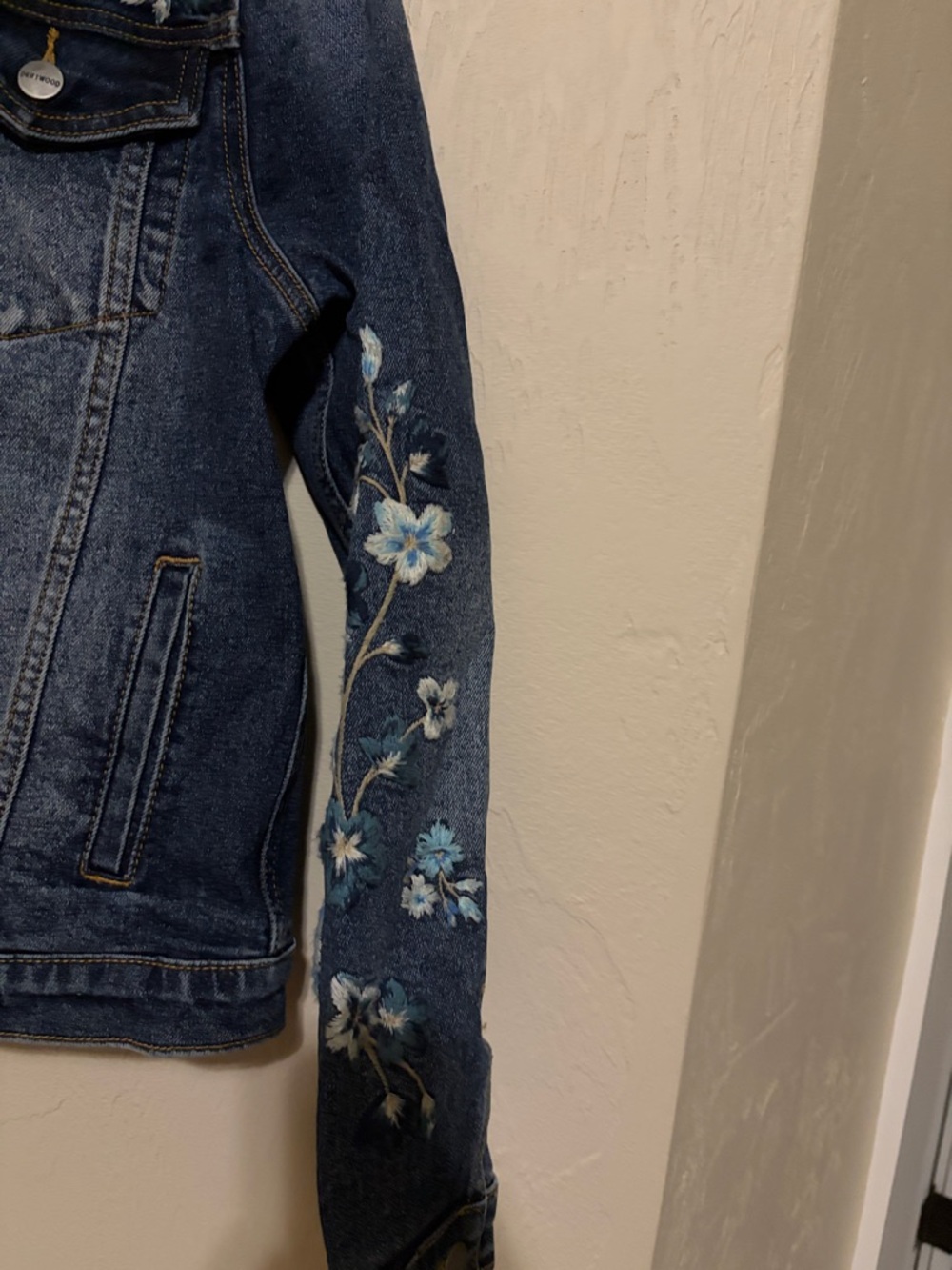 DRIFTWOOD Dark Blue Denim Jacket with Floral Embroidery. Like New! - Picture 4 of 9